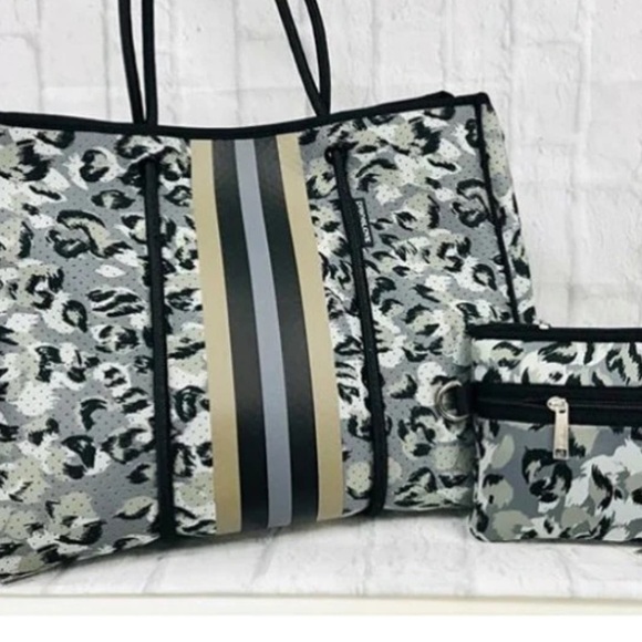 PreneLove neoprene tote and wristlet bag set, new with tags and dust bag - Picture 4 of 12